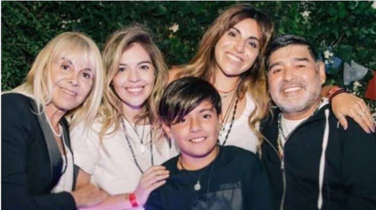 El sorpresivo reencuentro de Diego Maradona con Dalma, Gianinna y Claudia Villafañe, tras años de disputa judicial