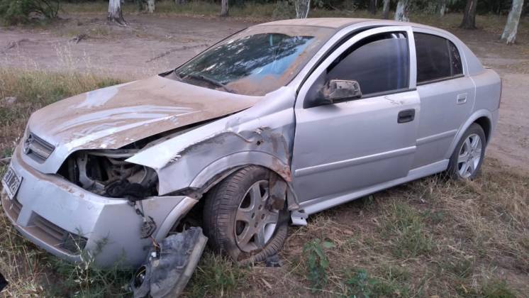 Volcó un coche en rotonda de Grünbein