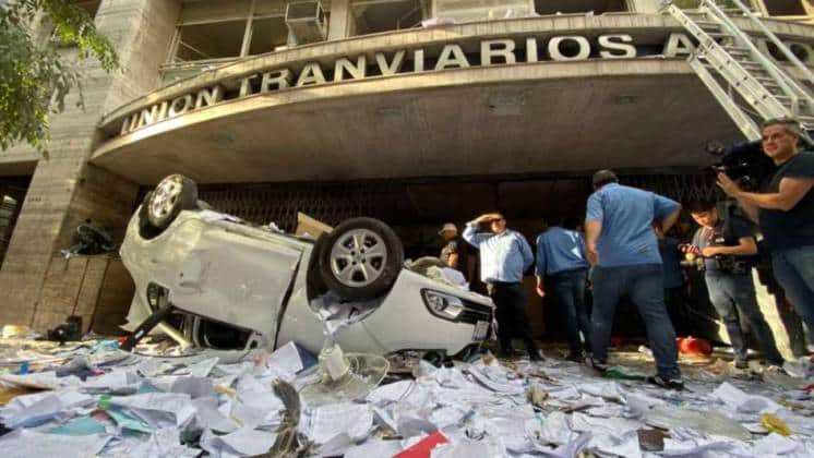 Protesta, destrozos y ocho heridos en una manifestación de choferes en la sede de la UTA