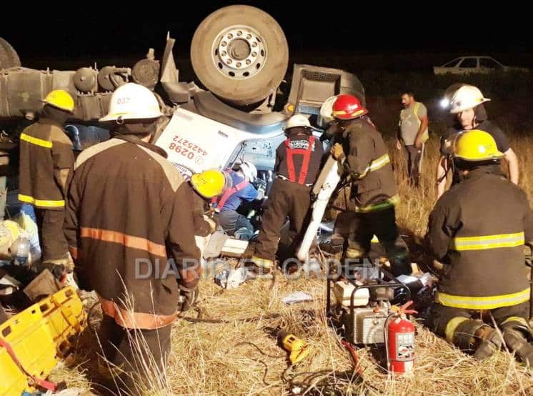 Dos heridos en un vuelco en la ruta 51