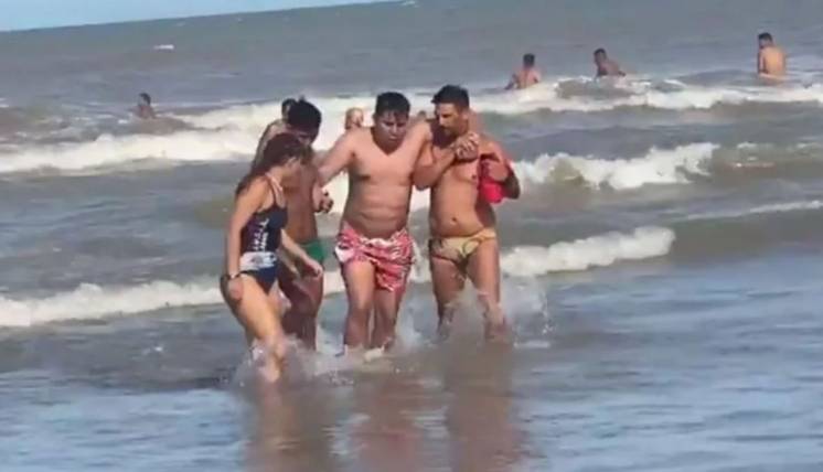 Mariano de la Canal, el fan de Wanda Nara, debió ser rescatado estando en el mar: “Sentí desesperación”