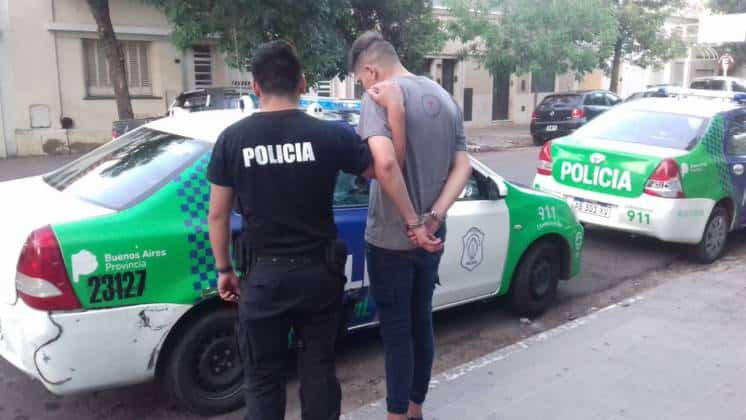 Detenido por romper una vidriera e intentar robar un local