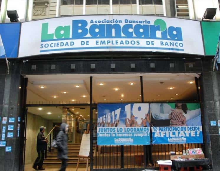 El sindicato de bancarios consiguió un aumento salarial