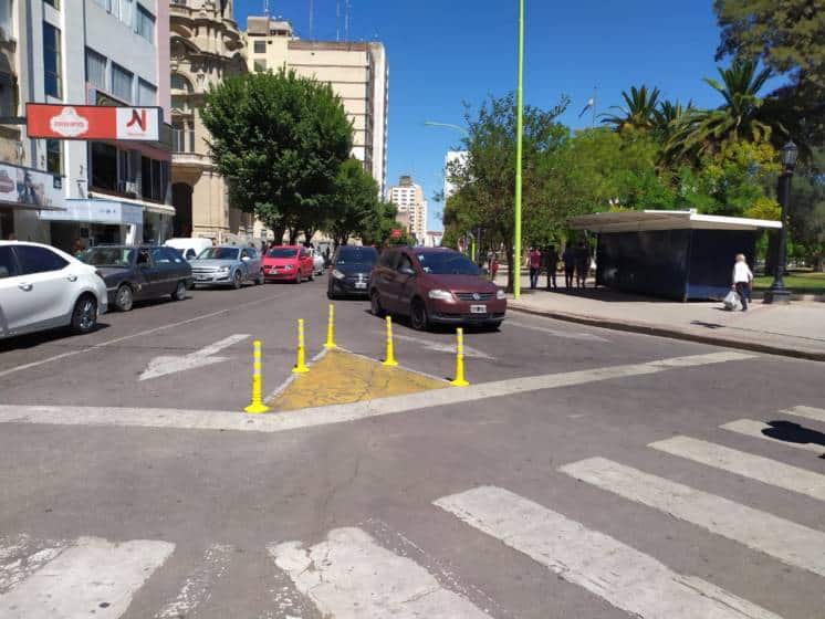 Plaza Rivadavia: se colocaron delimitadores en las esquinas