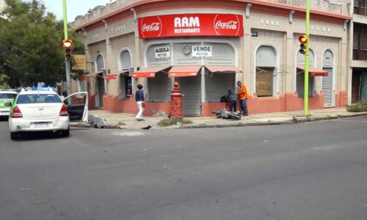 Chocó y huyó, pero dejó tirada la patente