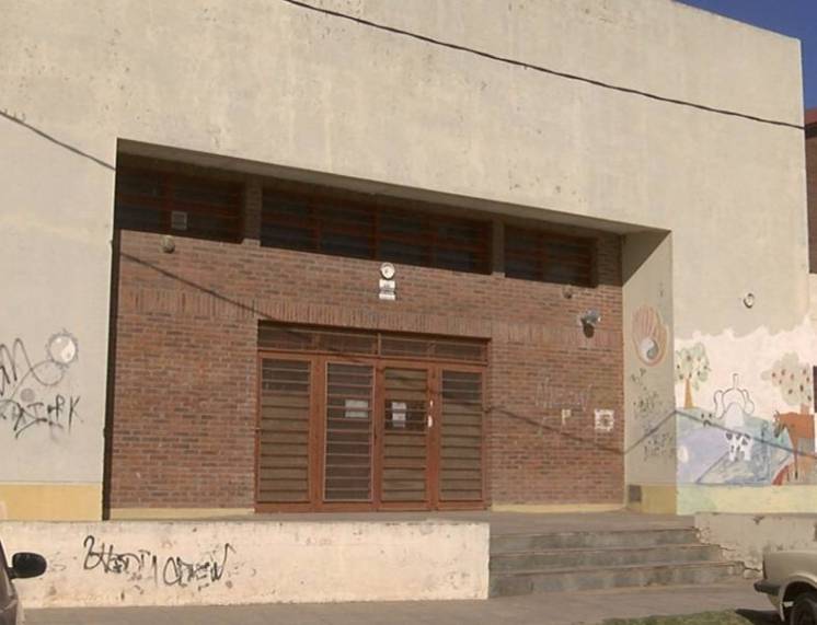 Destrozos en tres instituciones educativas