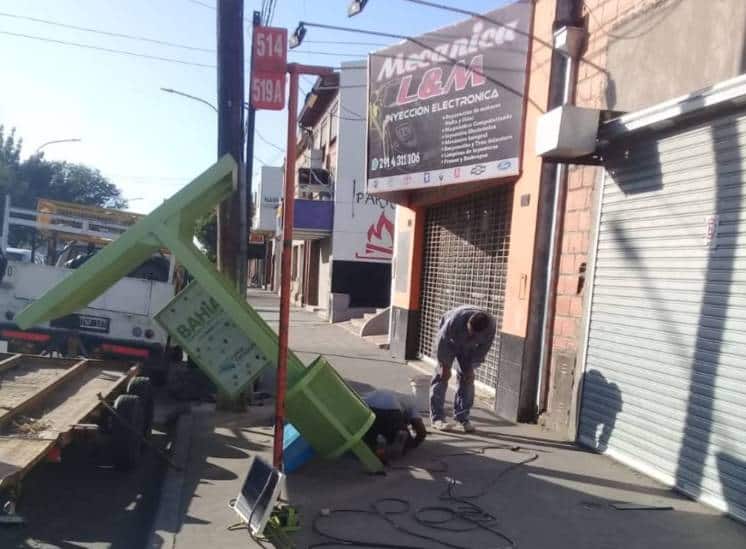 Un día le sacaron la garita de su garaje, para que pueda estacionar tranquilo