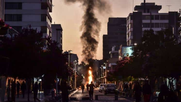 Saqueos, incendios y ataque a edificio oficial en protestas en Viña del Mar