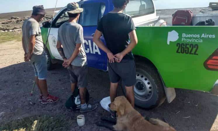 Violaban la cuarentena. Los “pescaron” pescando