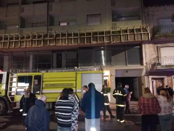 Un incendio provocó pérdidas totales en un departamento en pleno centro