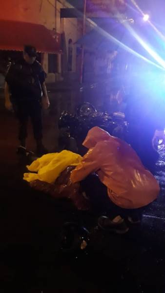 Motociclista herido tras chocar contra un auto