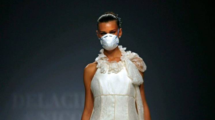 El coronavirus protagoniza la tapa de la revista de moda más famosa del mundo