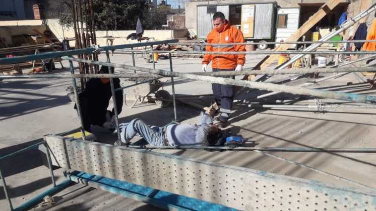 Un trabajador resultó herido en una obra en construcción