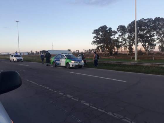 Un motociclista se cayó y debieron llevarlo al hospital