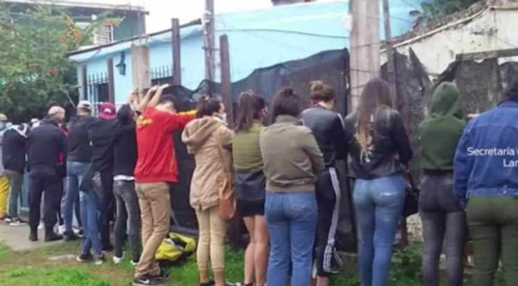 Más de 20 jóvenes fueron detenidos por violar la cuarentena para festejar un cumpleaños