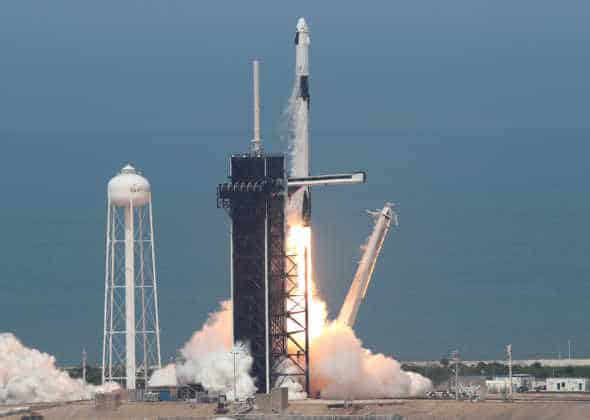 Despegó el primer vuelo tripulado de SpaceX y se abre una nueva era espacial