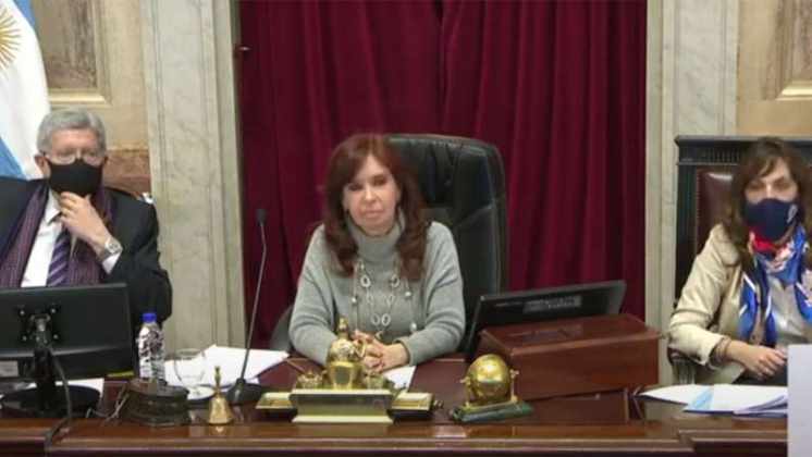 En una tensa sesión, el Senado sancionó la nueva ley de alquileres y la educación a distancia