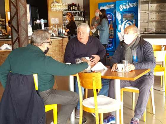 En Punta Alta la gente ya puede salir a comer a locales gastronómicos