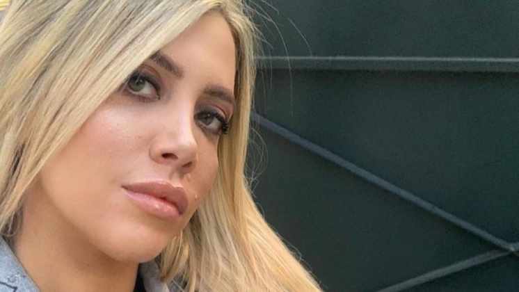 Wanda Nara impactó con su look de cuarentena: barbijo de alta gama y jeans rotos