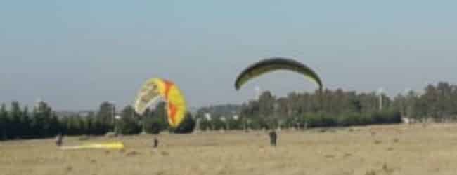 Rompen la cuarentena para volar en parapente