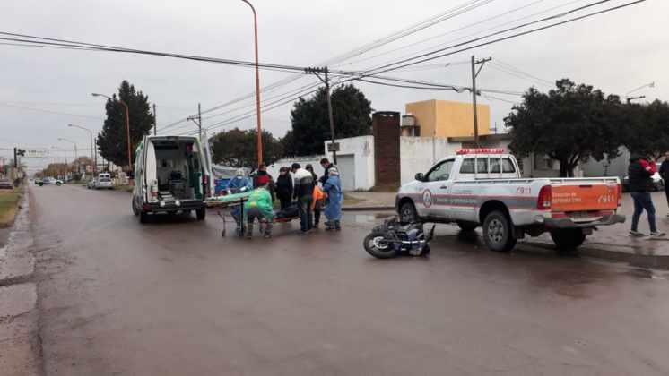 Motociclista herido tras chocar contra un auto