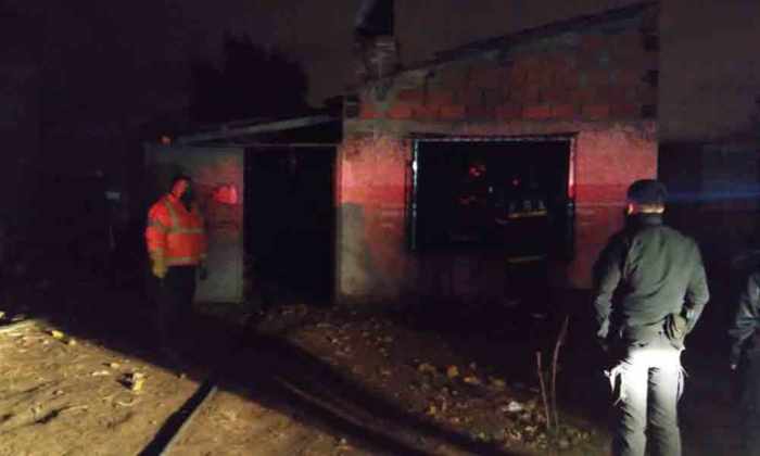 Un accidente doméstico provocó que una casa se prendiera fuego