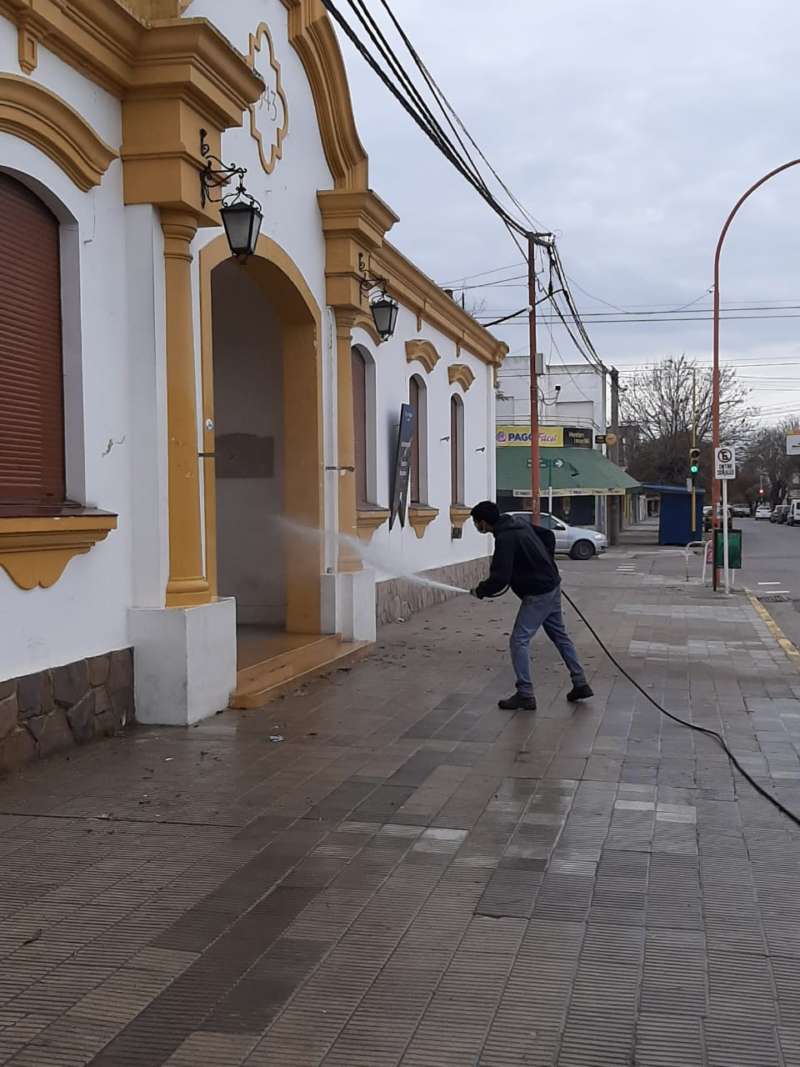 Desinfectaron edificios públicos y privados