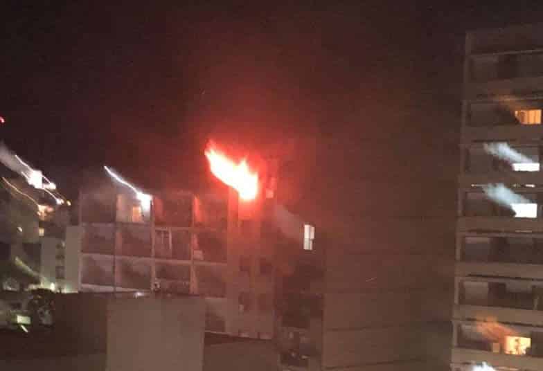 Se prendió fuego un departamento de un décimo piso