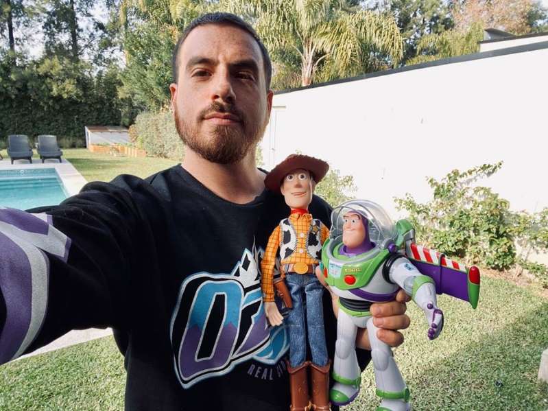 Como en Toy Story: Fede Bal regaló todos sus juguetes a un niño que se hizo viral