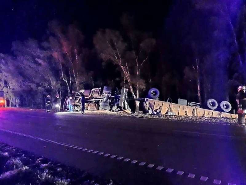 Volcó un camión en la ruta nacional 33