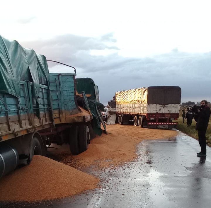 Chocaron dos camiones en la ruta 229