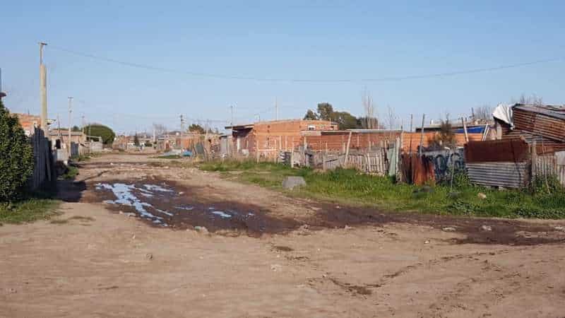 A punta de pistola, robaron a una familia