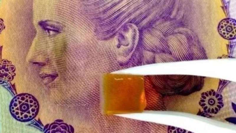 Detectaron cocaína en billetes argentinos con un novedoso gel desarrollado por el Conicet