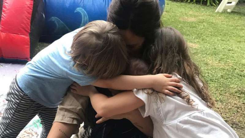 Paula Chaves compartió una foto de sus tres hijos que generó la reacción de varios famosos: “Ingeniosos y amorosos”