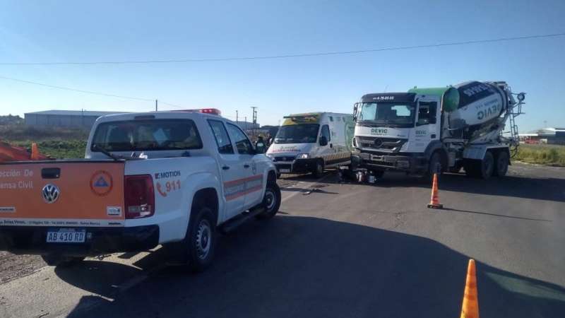 Chocó con un camión y sufrió heridas leves