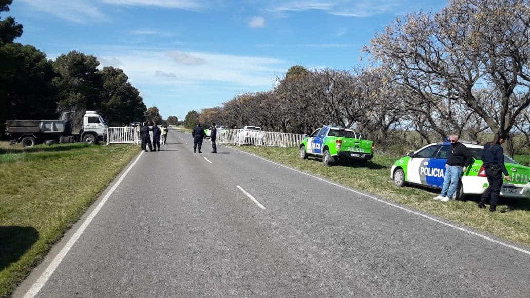 Así vallaron el ingreso a Monte Hermoso para evitar el ingreso a la ciudad