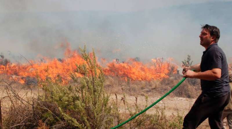 La desesperación de Damián De Santo: sus cabañas en Córdoba están cercadas por el incendio