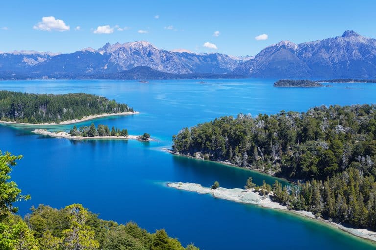 Vacaciones 2021: provincias y ciudades estudian pedir un seguro COVID-19 para los turistas