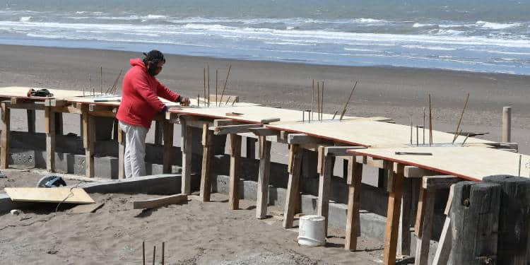 Monte Hermoso: se inició la reestructuración en el mirador del paseo costero