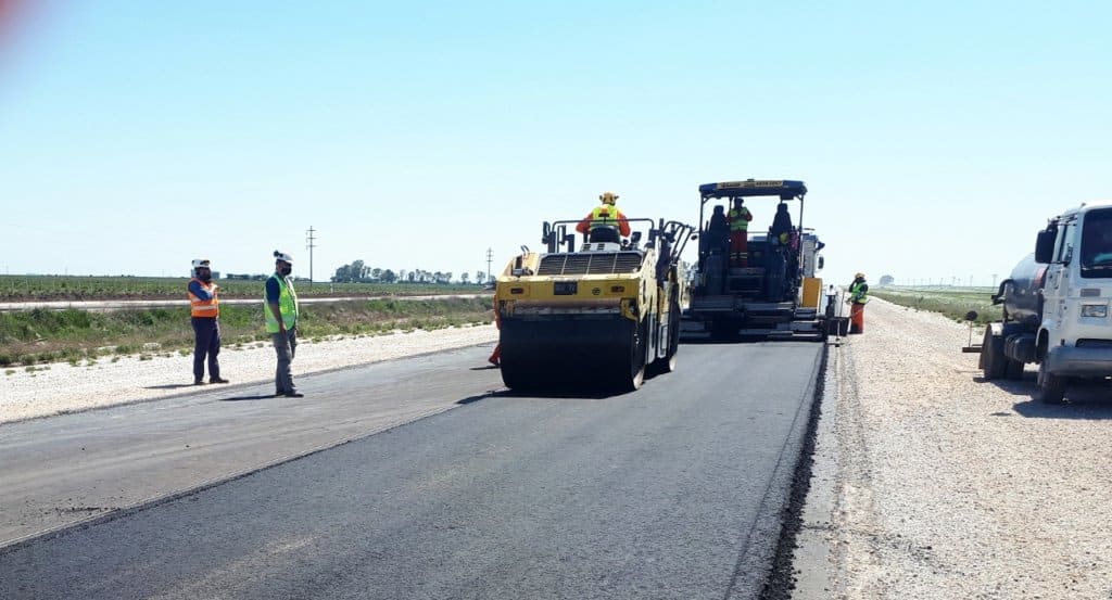 Comenzó la pavimentación en la autopista Ruta 33