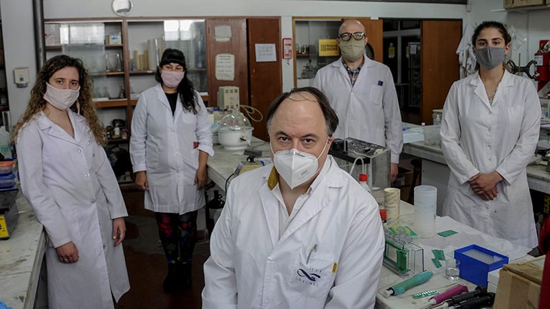 Científicos argentinos crearon un test que detecta el coronavirus en cinco minutos