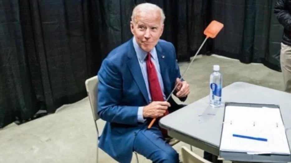 Joe Biden pone a la venta un modelo de matamoscas luego del insecto sobre la cabeza de Mike Pence