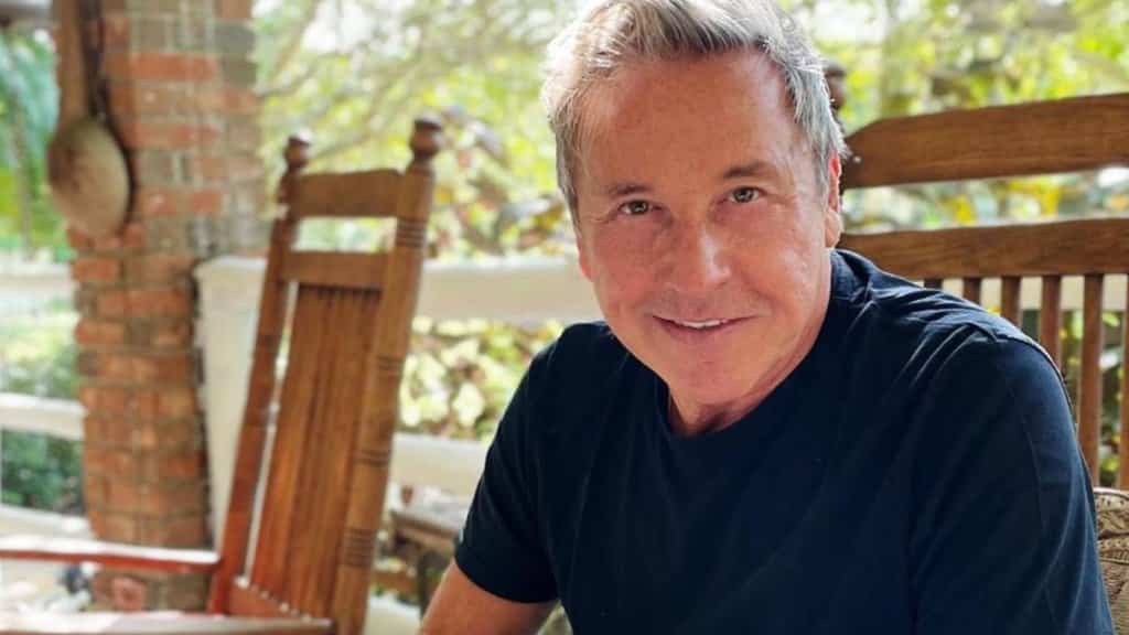 Ricardo Montaner tiene en coronavirus: Nos vino a visitar Mr. COVID, pero yo creo en el Dios de la salud