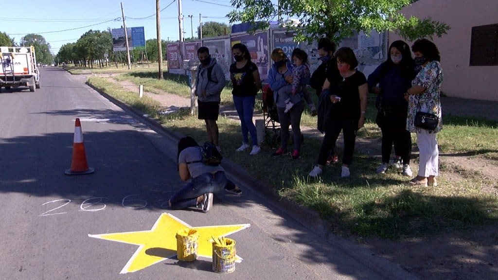 Pintan una estrella amarilla en homenaje a Juan Pedro Espinoza