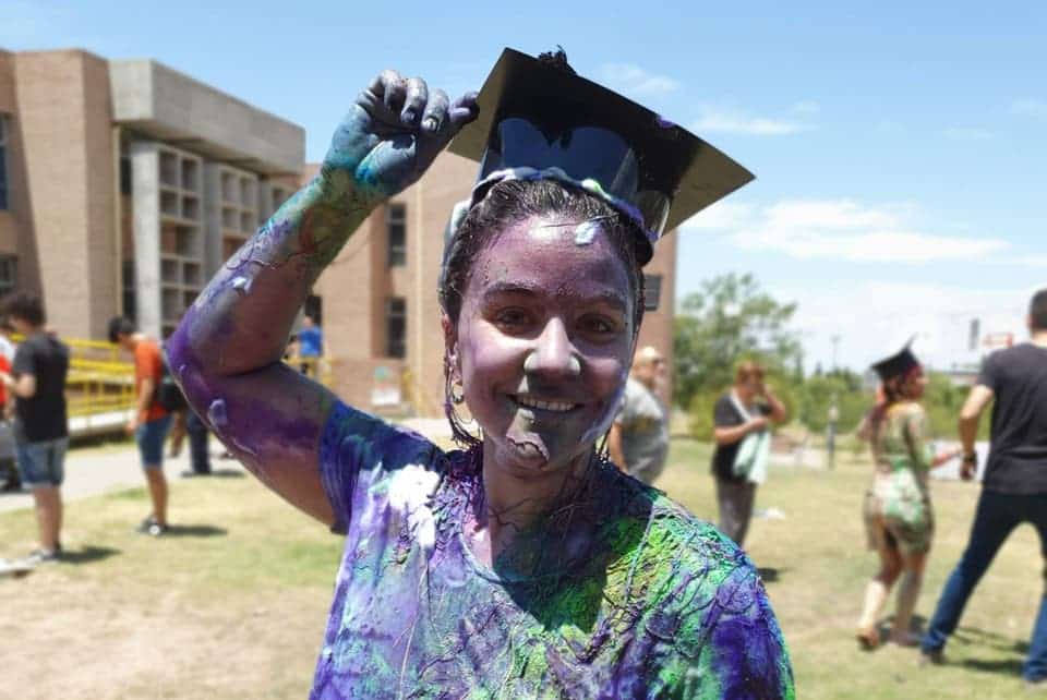 Mendoza: una egresada universitaria tachó la palabra Patria y juró por la “Matria y su honor”