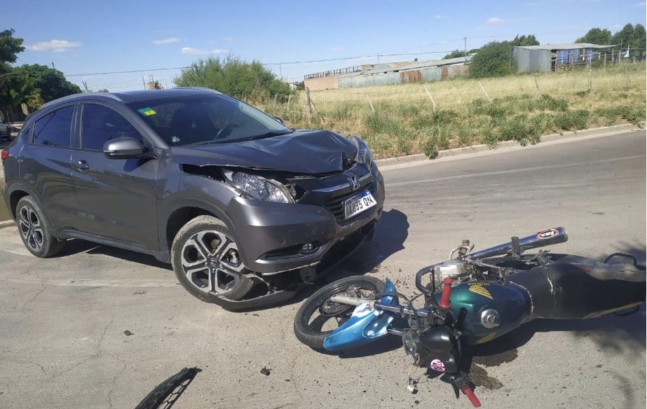 Siniestro vial: motociclista resultó con lesiones