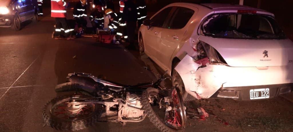 Chocaron un auto estacionado