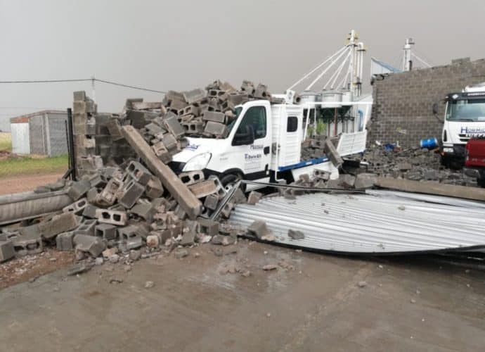 Temporal en la región: Un tornado provocó graves destrozos en Darregueira