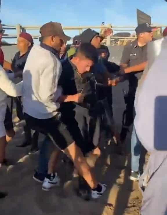 Detuvieron a uno de los jóvenes que agredió a un policía que intentó dispersar una fiesta clandestina en la playa