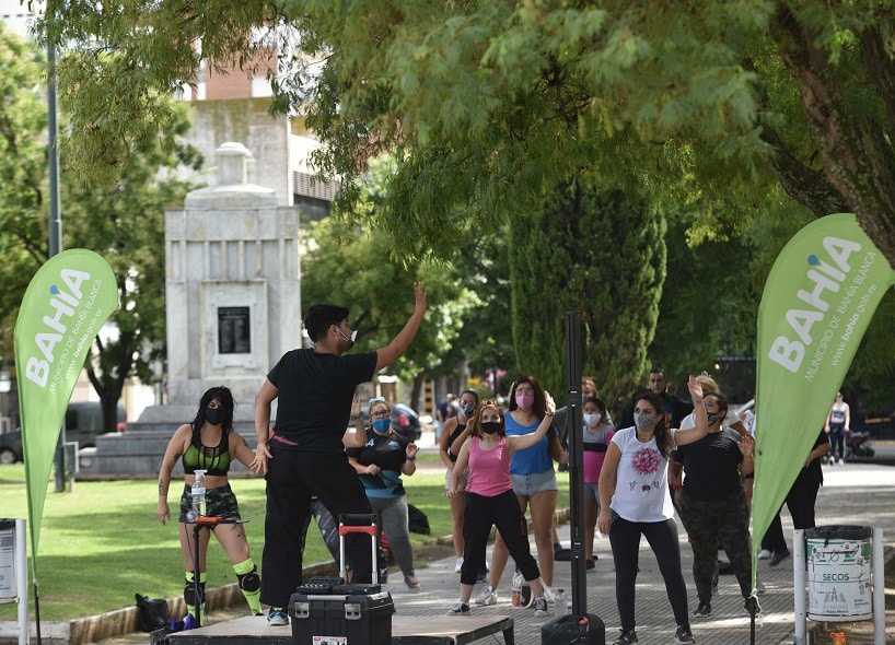 Comenzó Bahía Ritmos en la plaza Rivadavia